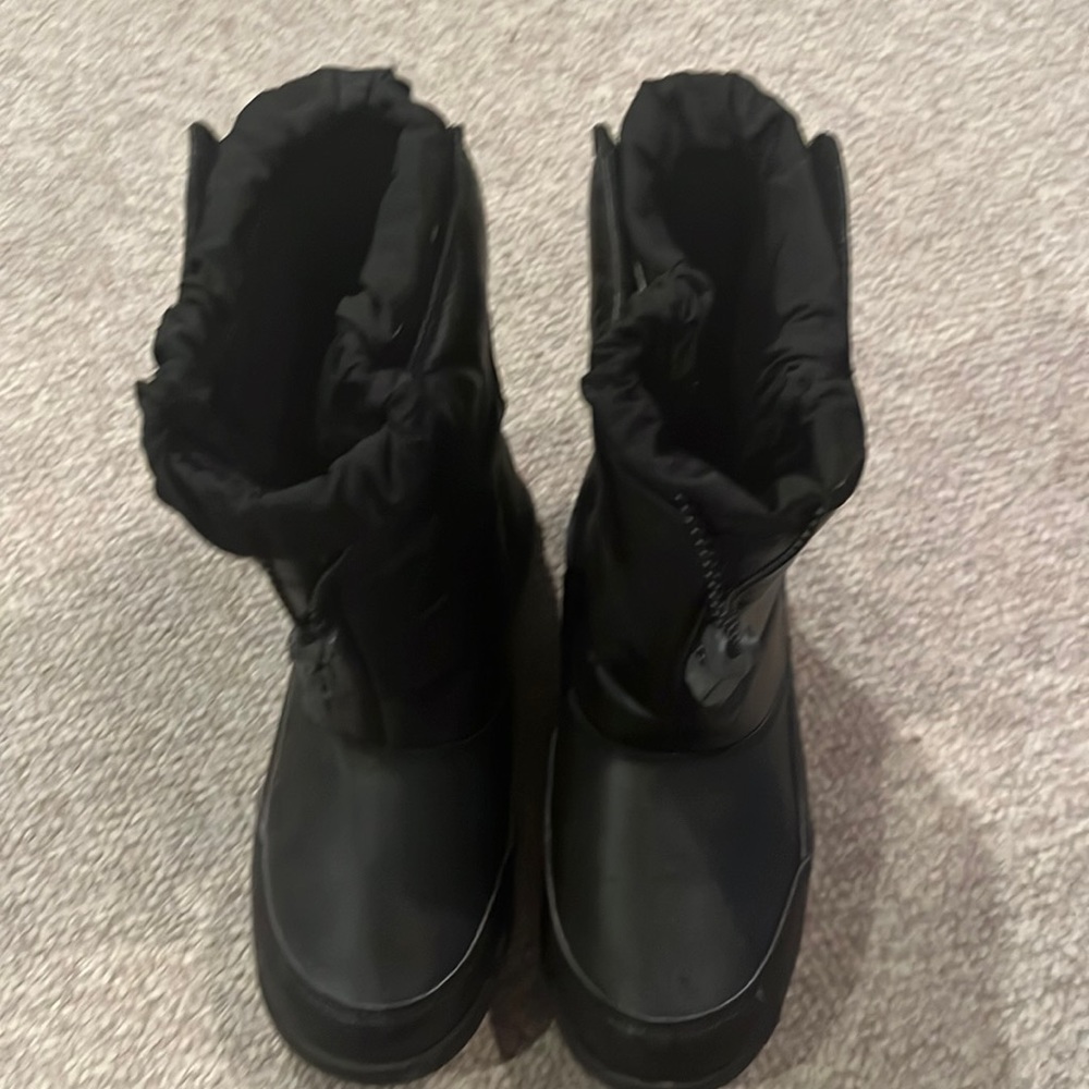 Lands End Size 5 boys boots